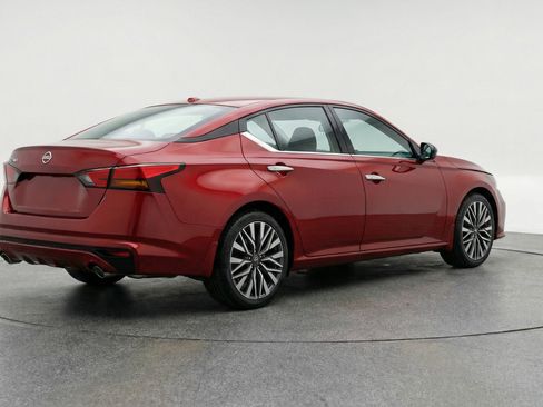 Used 2025 Nissan Altima 2.5 SV image 9