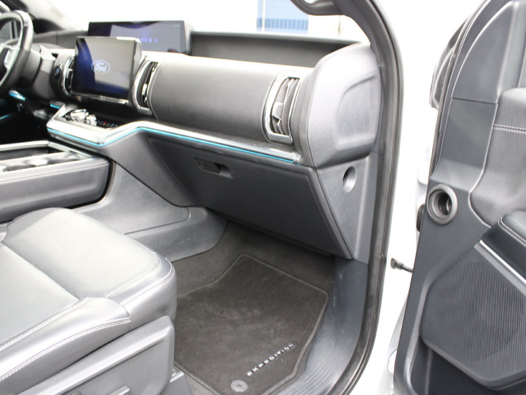 Used 2025 Ford Expedition Max Platinum w/ Stealth Appearance Package AWD/4WD image 43