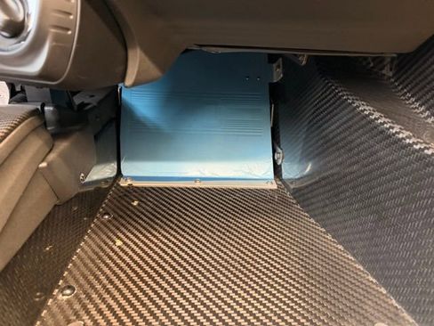 Used 2015 Alfa Romeo 4C Spider w/ Convenience Group image 27