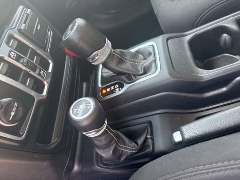 Used 2023 Jeep Wrangler Sahara image 33