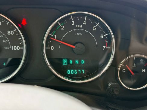 Used 2012 Jeep Wrangler Unlimited Sahara w/ Connectivity Group AWD/4WD image 23