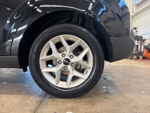 Used 2022 Kia Soul LX w/ Technology Package FWD image 4