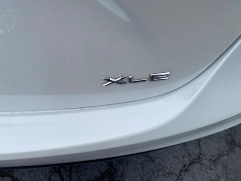 Used 2018 Toyota Avalon XLE w/ All Weather Liner Package image 8