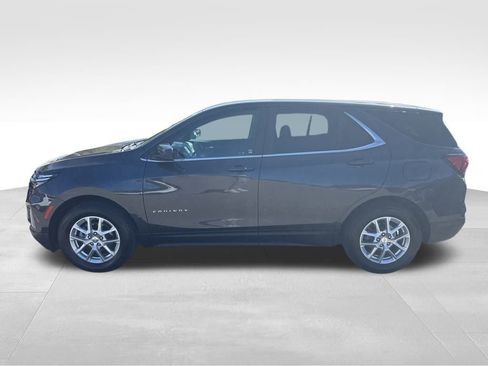 Used 2022 Chevrolet Equinox LT image 2