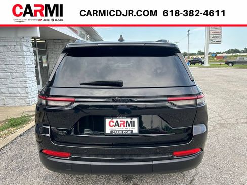 Used 2024 Jeep Grand Cherokee Altitude AWD/4WD image 5
