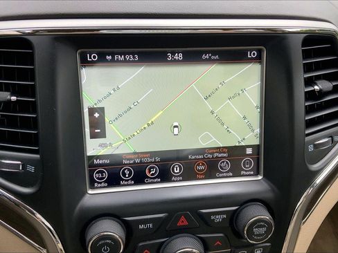 Used 2018 Jeep Grand Cherokee Overland AWD/4WD image 22