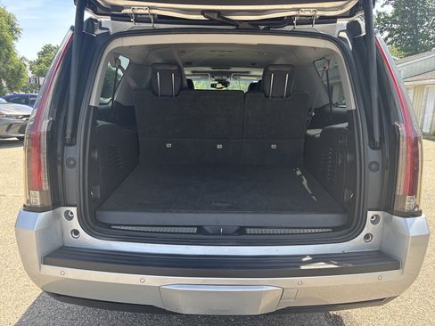 Used 2016 Cadillac Escalade ESV Luxury AWD/4WD image 5