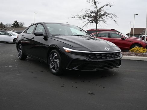 Used 2025 Hyundai Elantra Sport image 1