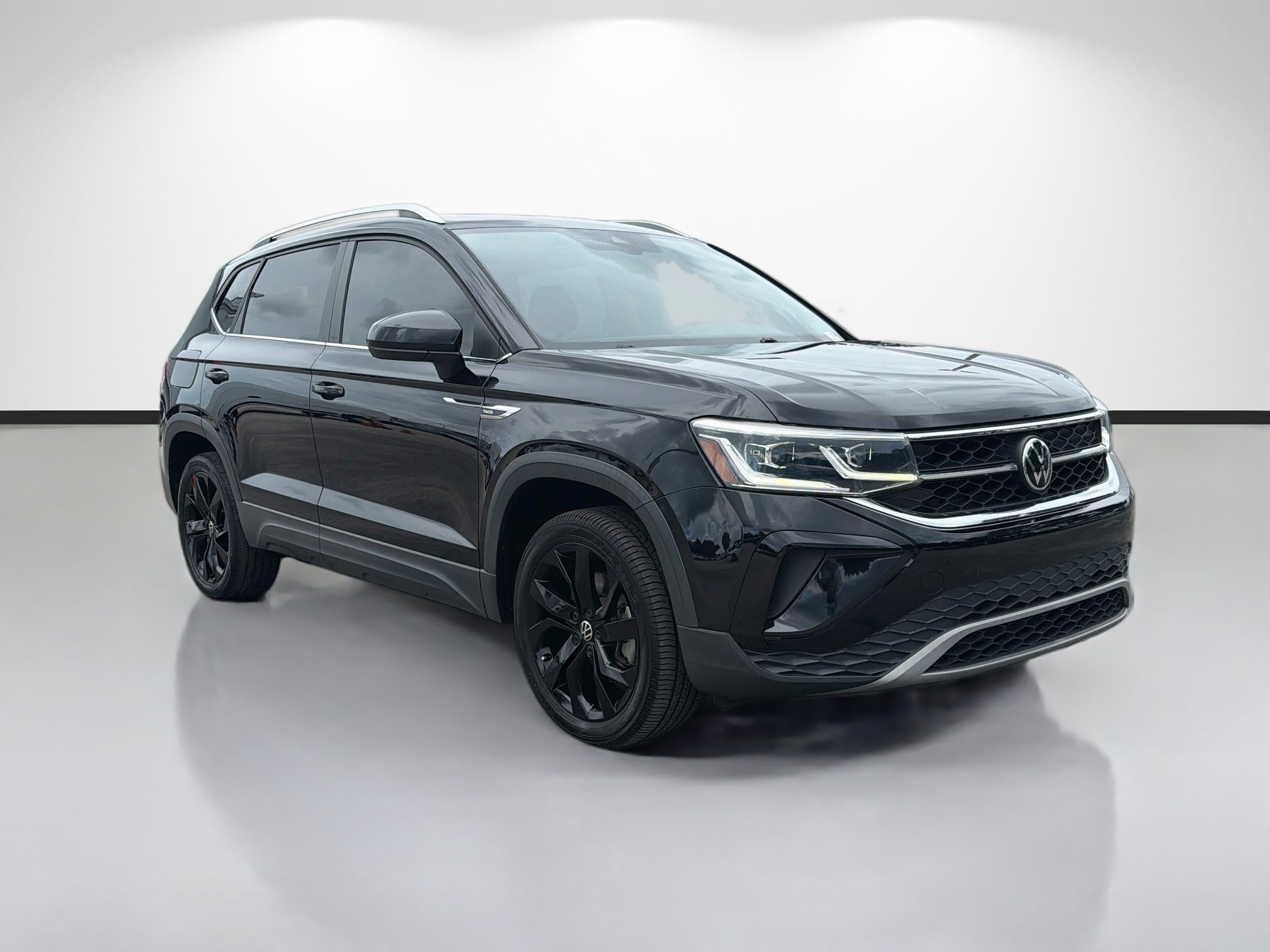 Used 2022 Volkswagen Taos SEL w/ Panoramic Sunroof Package FWD image 1