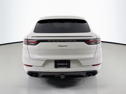 Certified 2022 Porsche Cayenne Platinum Edition image 26