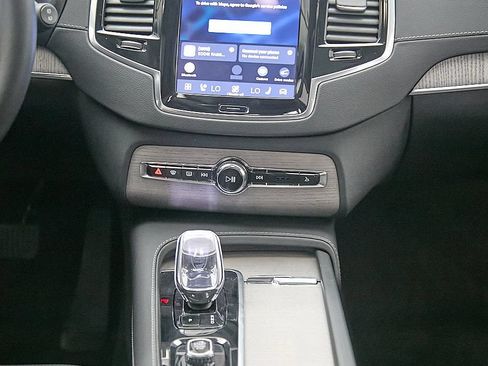 Certified 2024 Volvo XC90 T8 Ultimate w/ Protection Package Premier AWD/4WD image 31