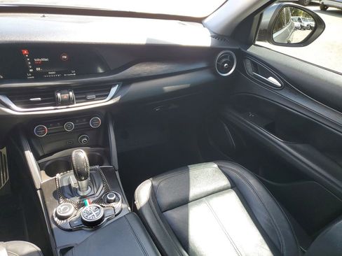 Used 2018 Alfa Romeo Stelvio Base image 19