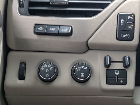 Used 2017 GMC Yukon Denali w/ Open Road Package image 28