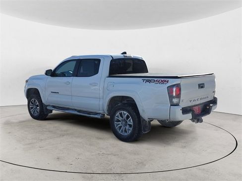 Used 2021 Toyota Tacoma TRD Sport w/ Technology Package image 3