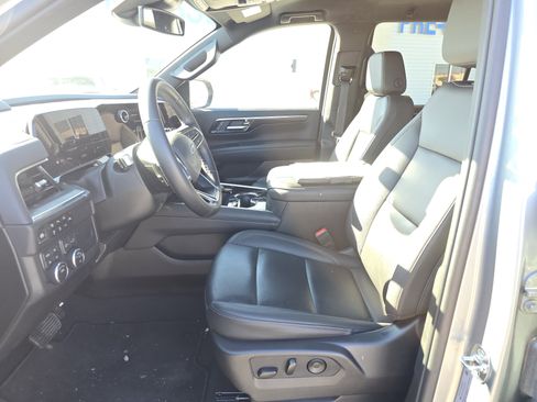 Used 2025 Chevrolet Tahoe Z71 image 12