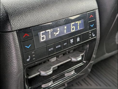 Used 2023 Jeep Grand Cherokee Overland w/ Luxury Tech Group IV image 18