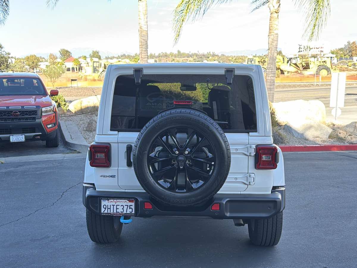 Used 2024 Jeep Wrangler Unlimited Sahara w/ Technology Group AWD/4WD image 15