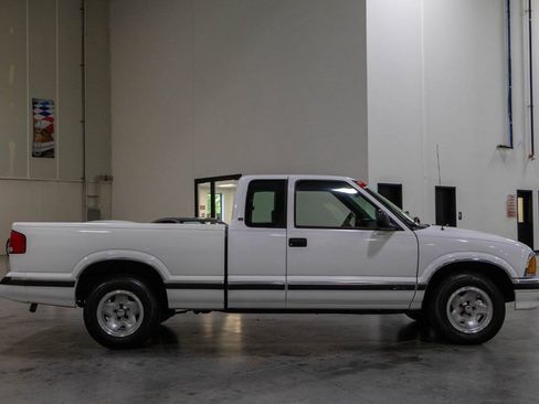 Used 1995 Chevrolet S10 Pickup LS RWD image 7