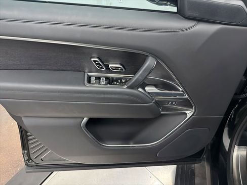 Used 2025 Land Rover Range Rover Long Wheelbase SE image 17