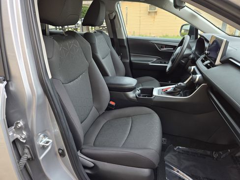 Used 2024 Toyota RAV4 XLE w/ Convenience Package image 9