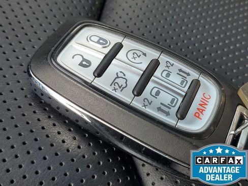 Used 2023 Chrysler Pacifica Limited w/ S Appearance Package image 41