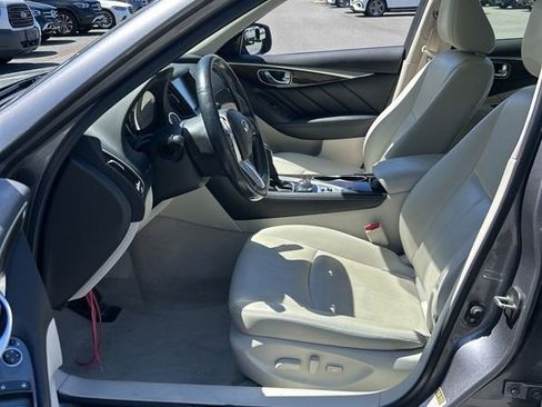 Used 2019 INFINITI Q50 Luxe w/ Essential Package (3.0T Luxe) AWD/4WD image 3