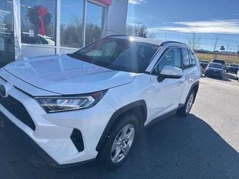Used 2020 Toyota RAV4 XLE image 2