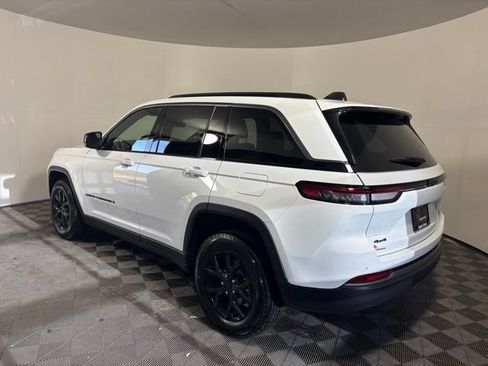 New 2026 Jeep Grand Cherokee Altitude AWD/4WD image 4