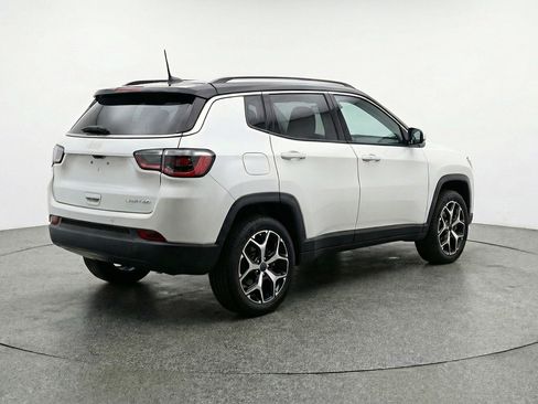 Used 2025 Jeep Compass Limited image 9