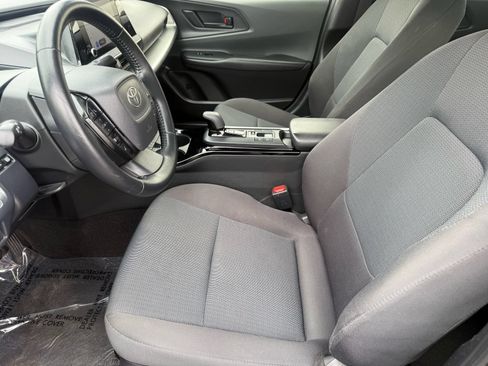 Used 2025 Toyota Prius LE FWD image 13