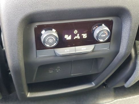 New 2026 Chevrolet Traverse LT image 13