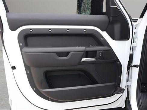 New 2025 Land Rover Defender 130 S image 10