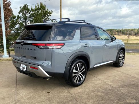 Used 2024 Nissan Pathfinder Platinum w/ Black Appearance Package image 6