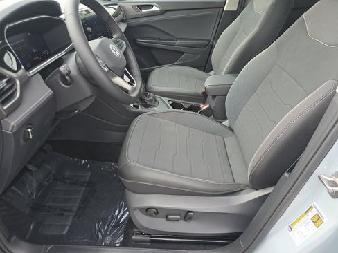 New 2026 Volkswagen Taos SE FWD image 18