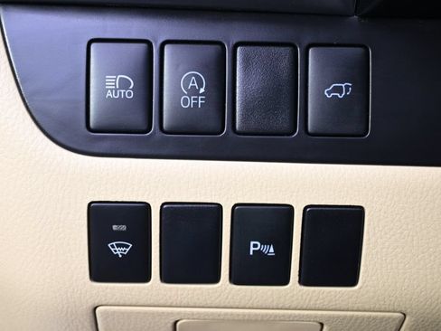 Used 2017 Toyota Highlander Limited AWD/4WD image 26