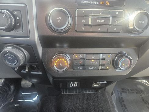 Used 2020 Ford F150 XLT w/ Equipment Group 302A Luxury AWD/4WD image 25