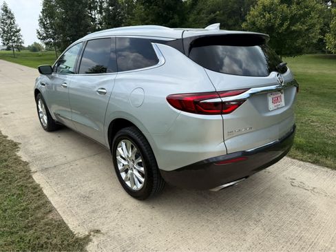 Used 2021 Buick Enclave Essence w/ Sound and Sites Package AWD/4WD image 3