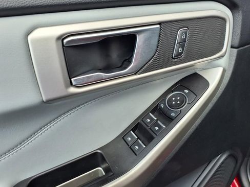 Used 2021 Ford Explorer XLT w/ Equipment Group 202A image 12