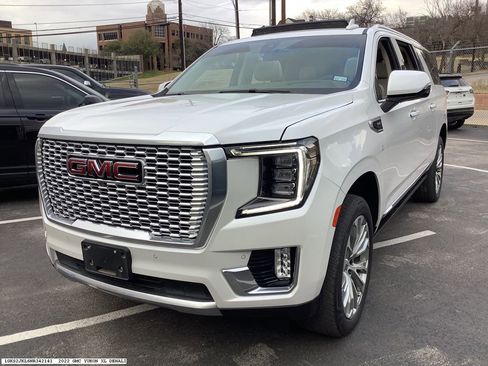 Used 2022 GMC Yukon XL Denali w/ Max Trailering Package image 4