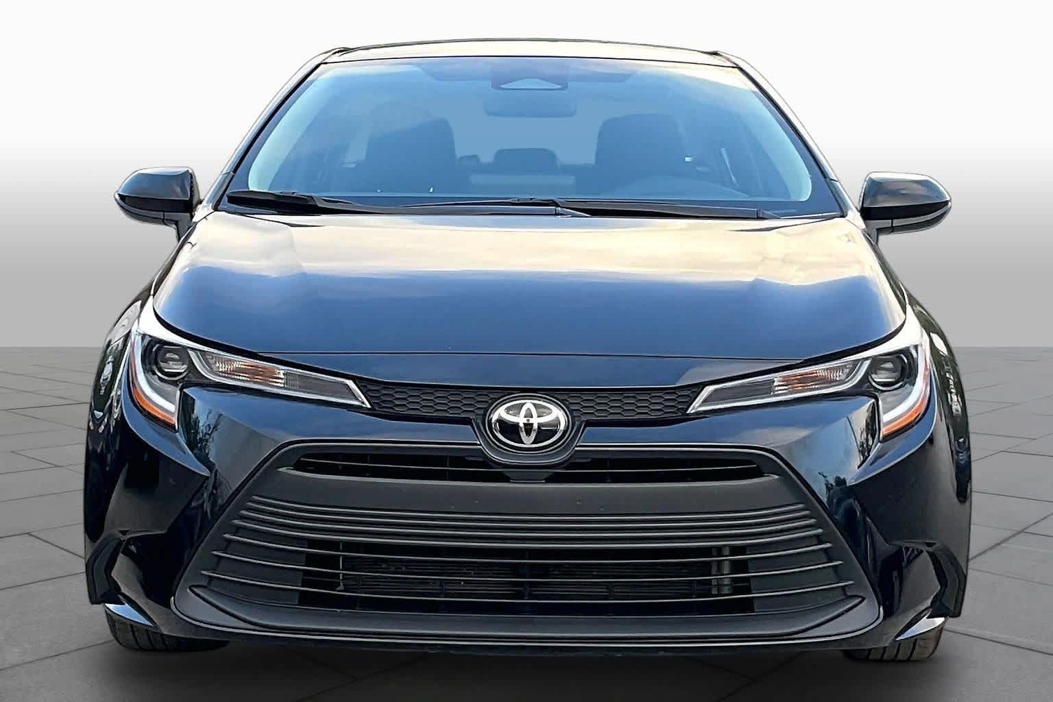 Used 2025 Toyota Corolla LE FWD image 4