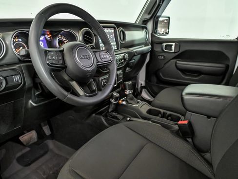 Used 2023 Jeep Gladiator Sport AWD/4WD image 10