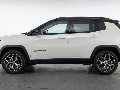 Used 2025 Jeep Compass Limited image 5
