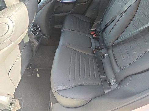 Used 2025 Mercedes-Benz GLC 350e 4MATIC image 18