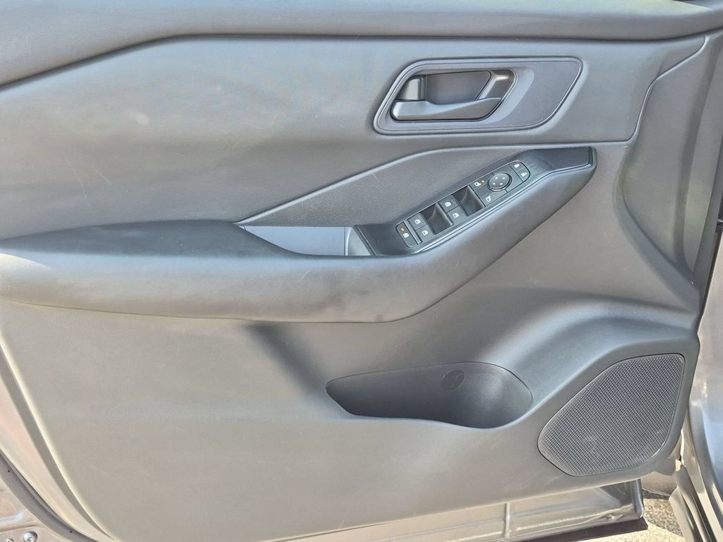 Used 2024 Nissan Rogue S AWD/4WD image 12