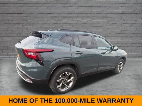 Used 2025 Chevrolet Trax LT FWD image 5
