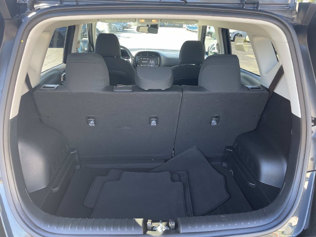 Used 2025 Kia Soul LX FWD image 6