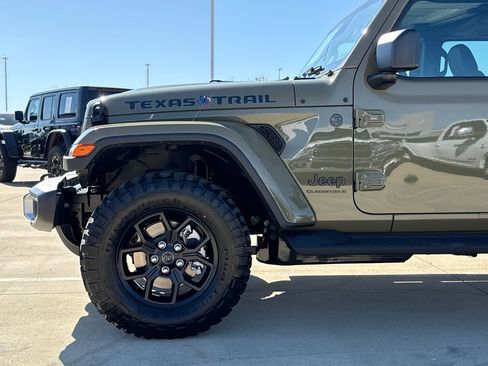 New 2026 Jeep Gladiator Sport AWD/4WD image 5
