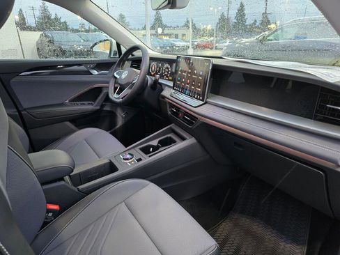New 2026 Volkswagen Tiguan SE AWD/4WD image 32
