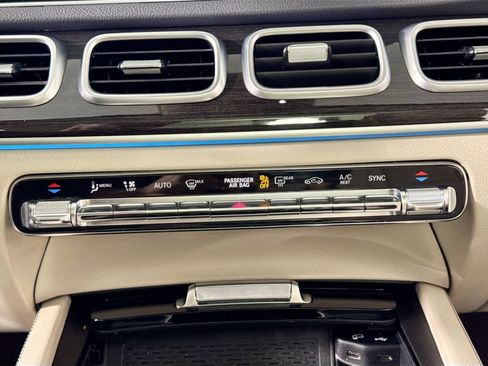 Used 2020 Mercedes-Benz GLE 350 w/ Premium Package image 16