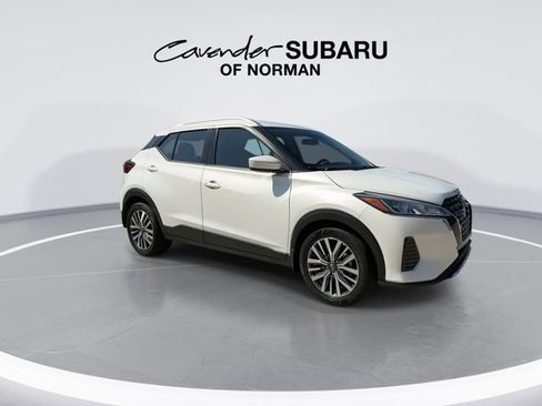 Used 2023 Nissan Kicks SV FWD image 2